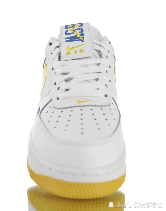 nike sportswear为大家准备了一双简洁的金州勇士配色的af1给更广大的
