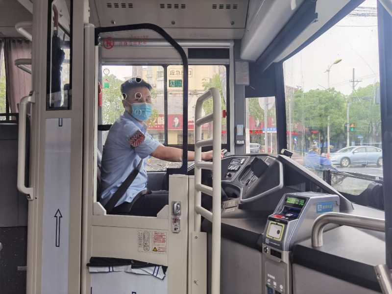 提示沪部分公交驾驶室安装防护门年内将覆盖2599辆公交车