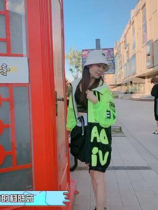 杨晓茹也经常在社交平台晒出自己与宋晓峰的生活日常,两人在一起的