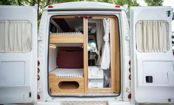 一款五菱宏光制造的房车还是一室一厅的价格很客观