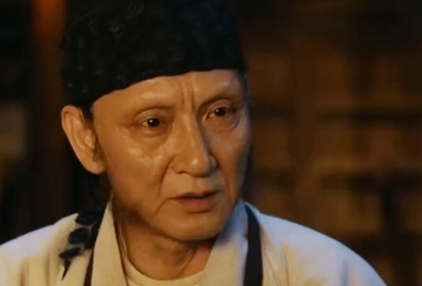 有种意外叫做《庆余年》里的洪四庠,自称是男神,看到旧照后惊艳了