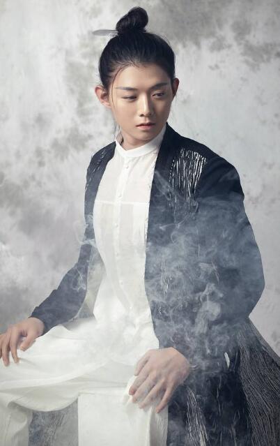 2020男歌星人气榜排名_2020年全球男明星收入排行榜出炉,中国影视大享成龙(2)