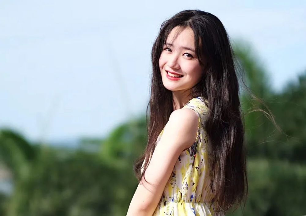 漂亮又努力的六国女孩在奔向多大的路上