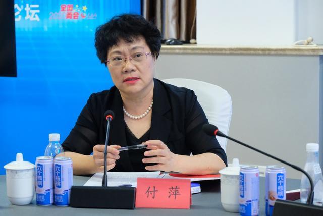 中国老年学和老年医学学会营养食品分会主任付萍在主题论坛上建议