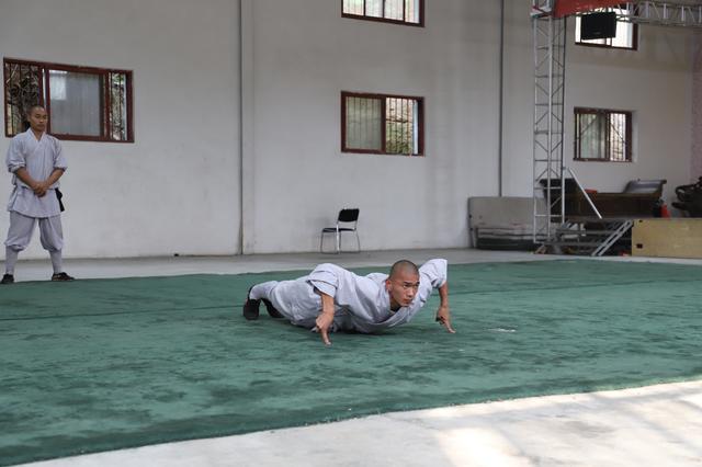 揭秘少林寺千佛殿48个脚坑的传说,原来是为了练这种功夫,你知道吗?