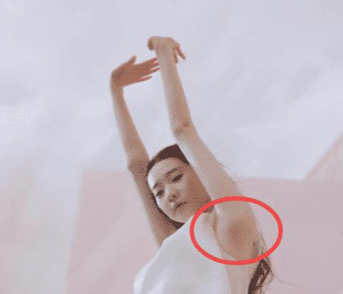 张艺凡广告照流出无滤镜那一刻珍珠腋窝真的存在吗