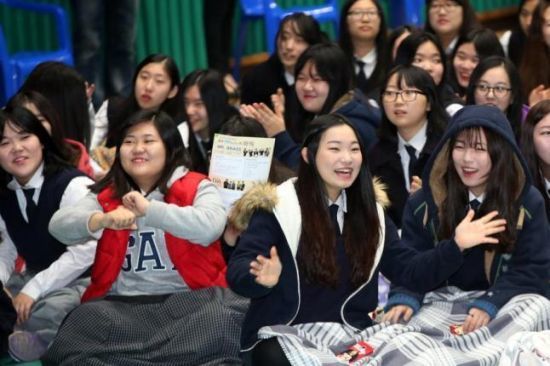 看到这些韩国女大学生才知道 就算没有整容 韩国也不缺美女 整容 韩国 娱乐