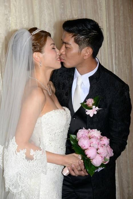 王真洁和李鑫的结婚照图片