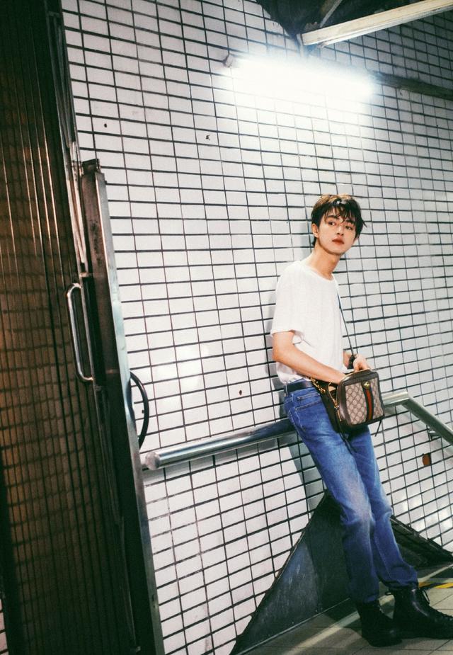 新花泽类官鸿丢下偶像包袱变身女装大佬低眉浅笑宛如西施