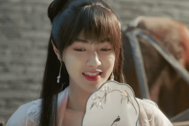 新花泽类官鸿丢下偶像包袱变身女装大佬低眉浅笑宛如西施