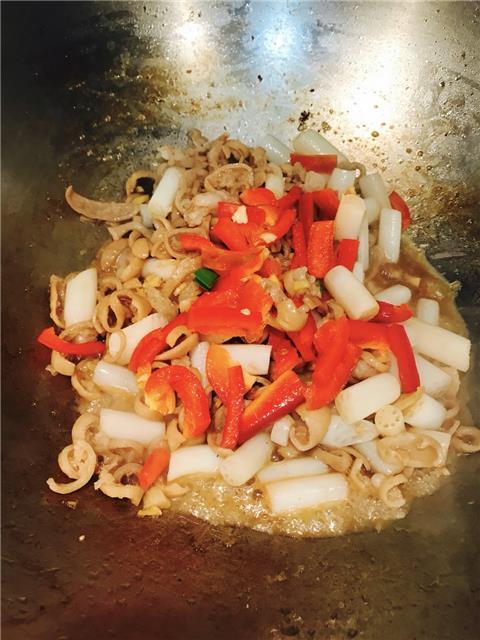 藕带炒肥肠看着你这样吃饭是我最开心的了