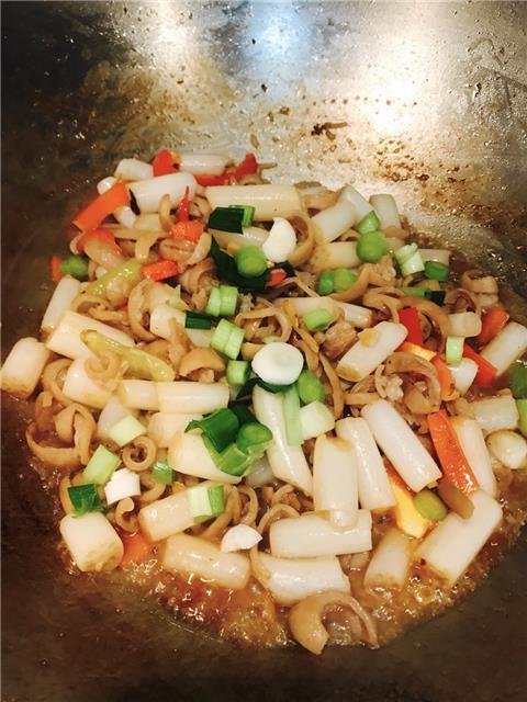 藕带炒肥肠看着你这样吃饭是我最开心的了