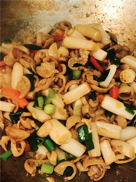 藕带炒肥肠看着你这样吃饭是我最开心的了