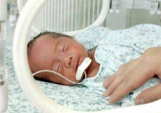 20岁产妇疼痛24小时坚持要顺产宝宝一出生医生吓得连退几步