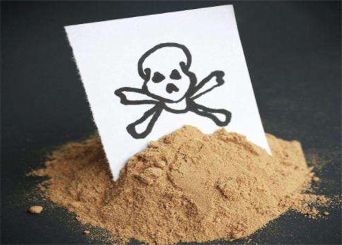 她被誉为最美女毒王,绰号"太平洋皇后",美国过半毒品都经她手