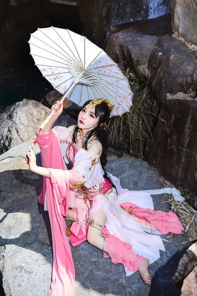 游戏cos剑网三七秀美美的古装小姐姐仙气十足