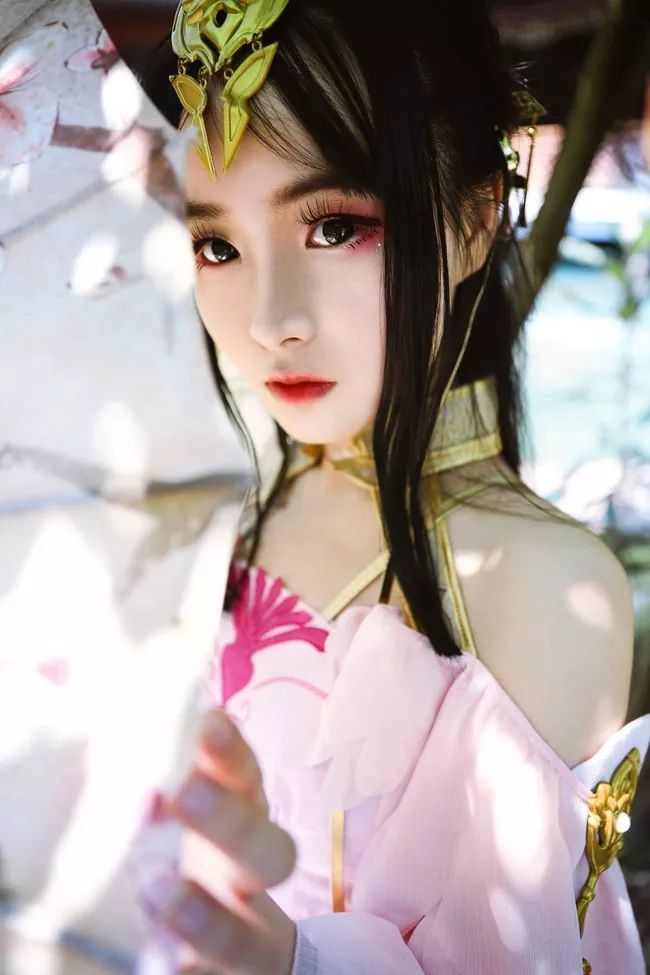 游戏cos剑网三七秀美美的古装小姐姐仙气十足