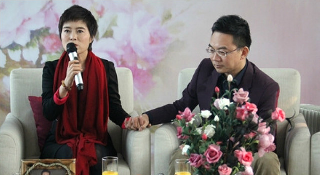 郎永淳就想办法筹钱,2014年跟老婆联合出书《爱,永纯》,打算挣点稿费