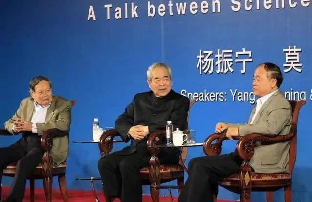 莫言和张艺谋俗照曝光农民儿子得诺贝尔奖莫言经历了啥