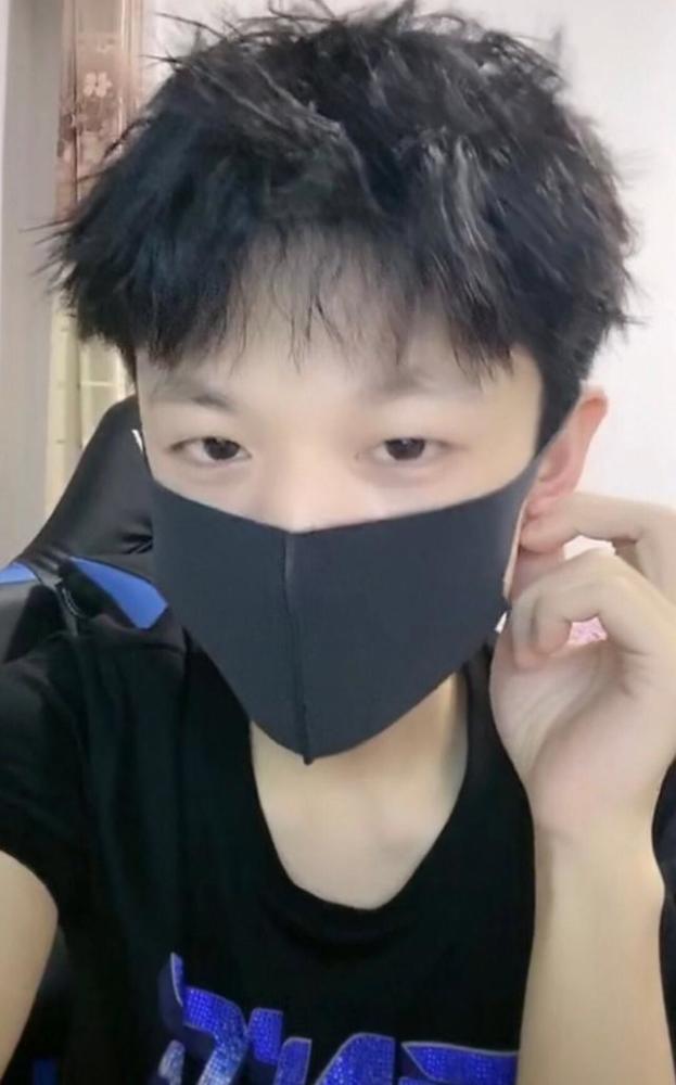 九天狐说自己超帅本以为是炒作看到正面照洗把脸出道吧