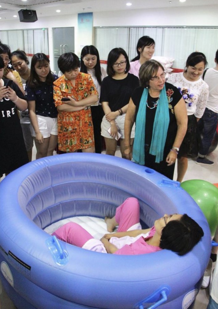 为什么中国不流行"水中分娩"?