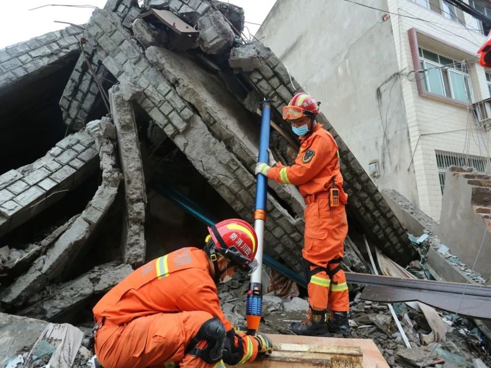 模拟雅安市发生73级地震眉山市消防救援支队赶赴灾区增援