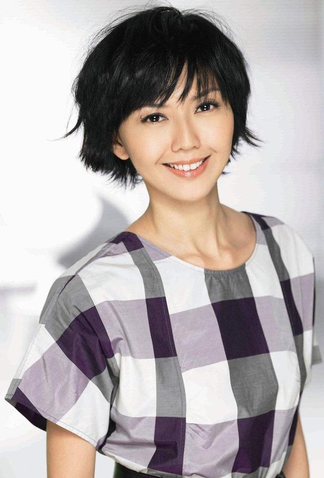 孙燕姿办线上演唱会庆祝出道20周年,歌声依然动听并大秀绘画功底_腾讯