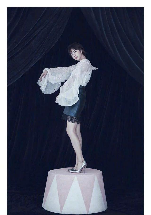 谭松韵参加向往被赞三寸金莲堪比颜值女神李沁