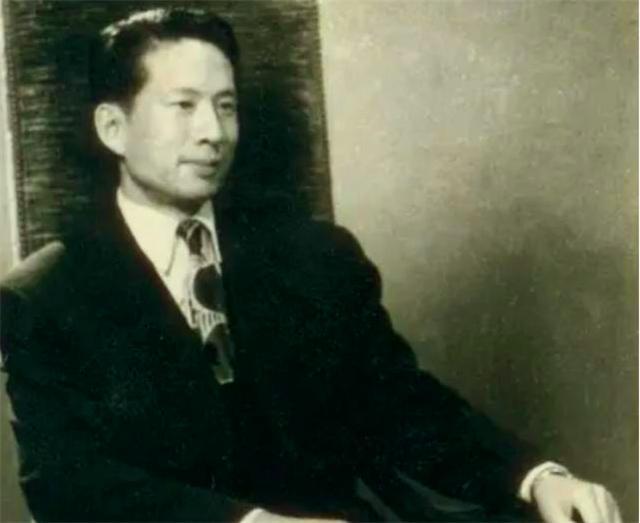 美男子冯喆的悲剧人生:49岁死因成谜,妻子不与他合葬