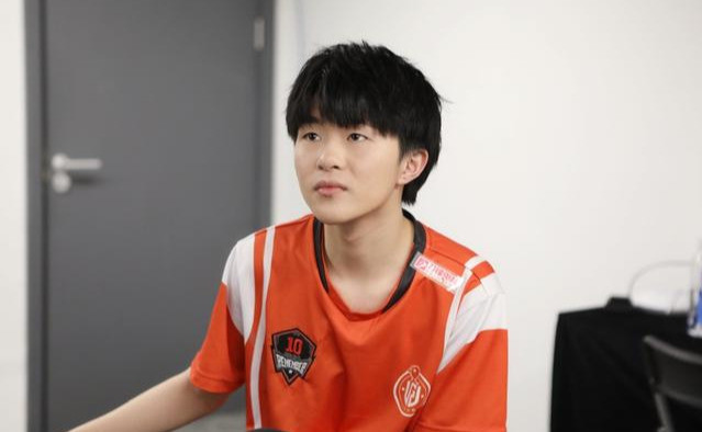 lgd大鹅语音曝光江城台词满满动漫风03年天才选手太可爱了