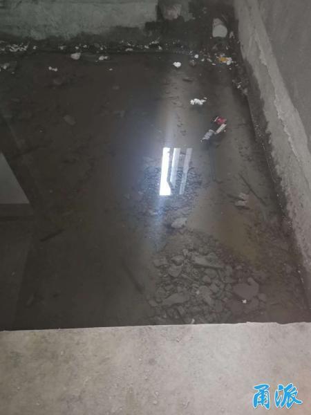 地下室漏水 房屋渗水江北 新长岛 业主 把姚江搬来了