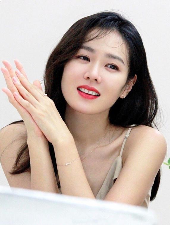 颜值都令人羡慕,人气也向来很高,在韩国今年刚出炉的2020百大最美女星