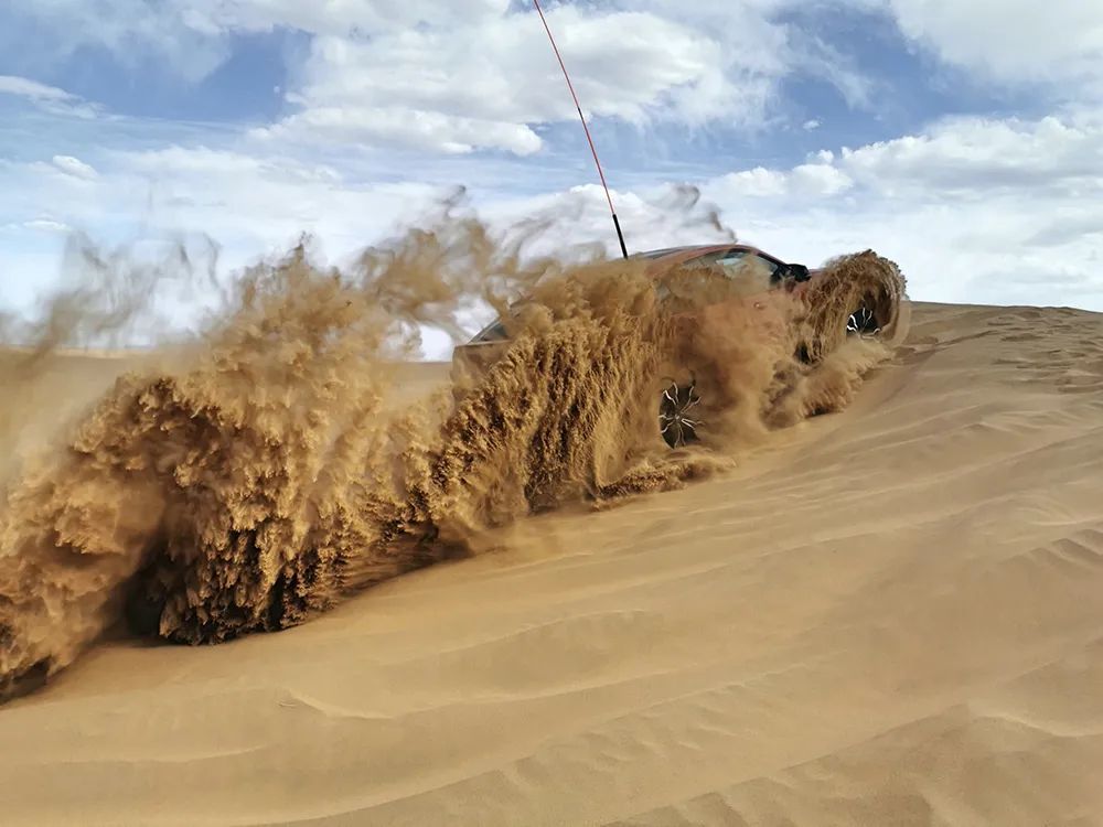 宝马精英教练传授沙漠开车指南 全在10分钟视频里 腾讯新闻