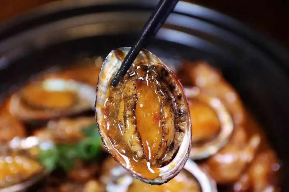 第一次吃鲍鱼时服务员问你要几头网友不会回答可真是丢脸