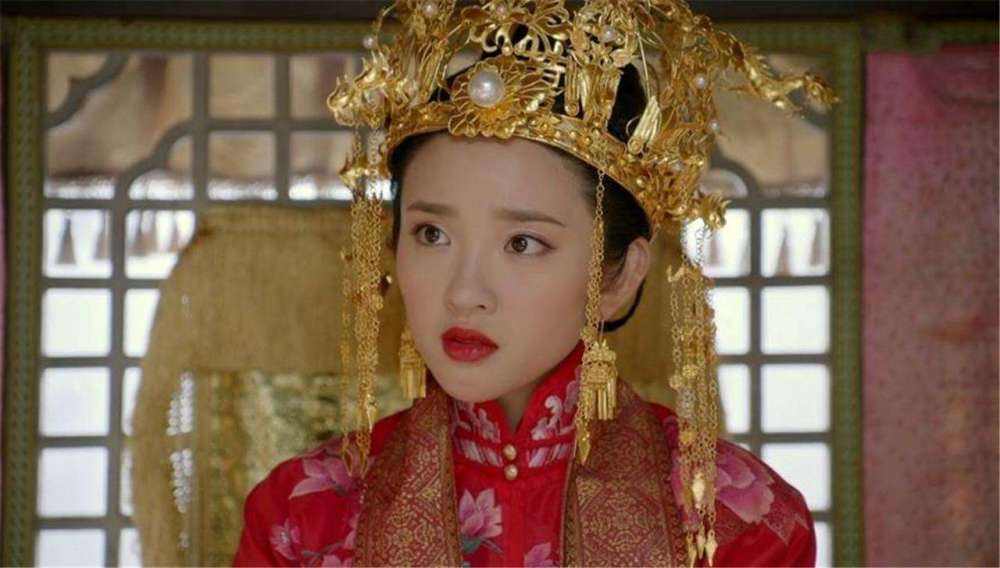 乾隆去世后,嘉庆帝总体上对父亲的妃子们还是挺好的,她们之中很多都