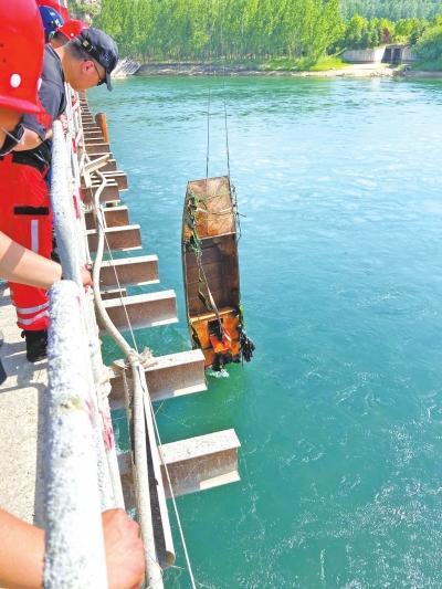 小浪底水域发生沉船事故,失踪两人仍在搜救中