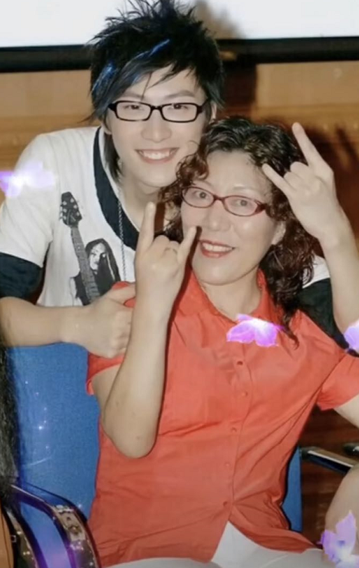 乔任梁妈妈被网暴走出丧子之痛后与机器聊天一个画面让人心酸