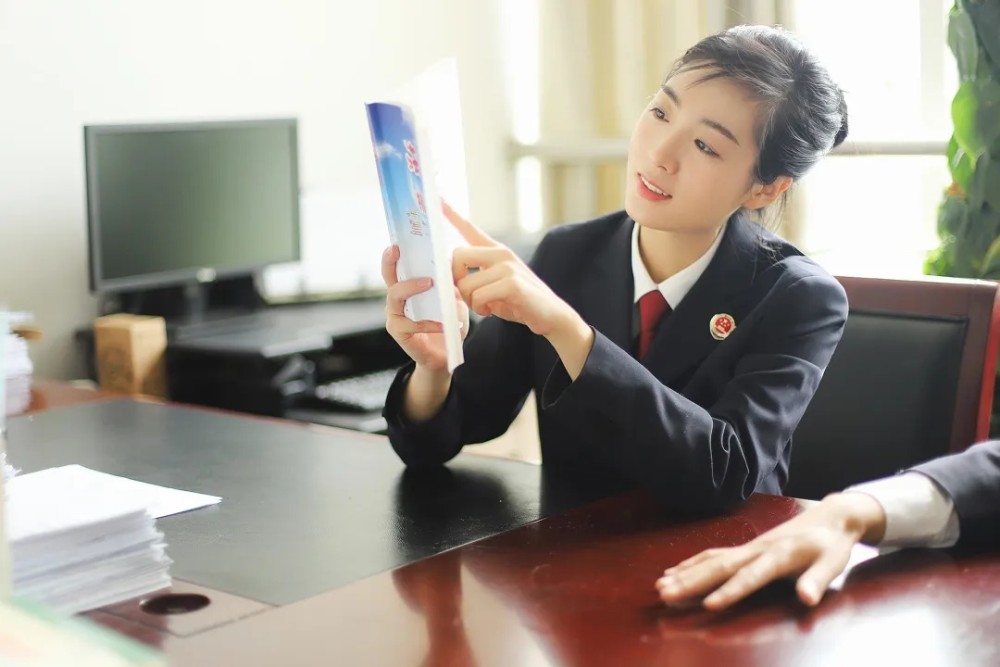 检察榜样王帆小儿科里的大专家