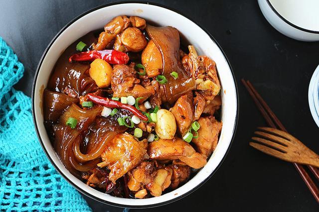 宽粉炖鸡块,宽粉爽滑,鸡肉酥烂,香而不腻,赶快收藏吧_腾讯新闻