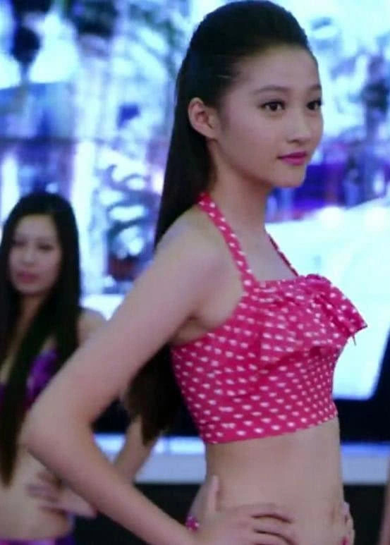 关晓彤花多少钱都删不掉的旧照,鹿晗看到该哭了