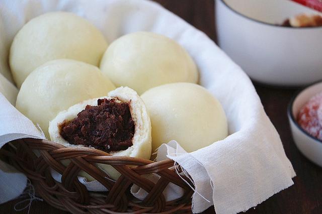 北方特色面食红豆包面皮喧软豆馅香甜给孩子做早餐最合适了