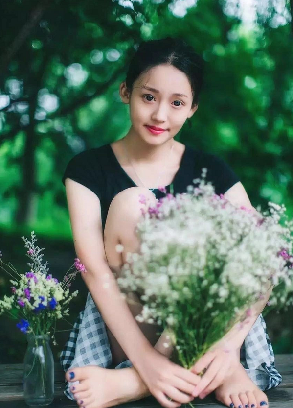 绿地女主张雨婷19岁写真集曝光,颜值超高,曾被多个大v转载报道