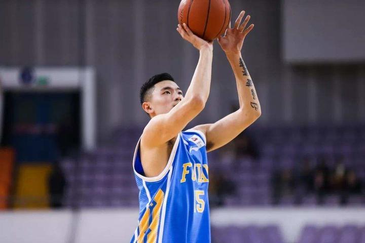 场外新闻三分球33连中陈林坚最新三分训练视频出炉