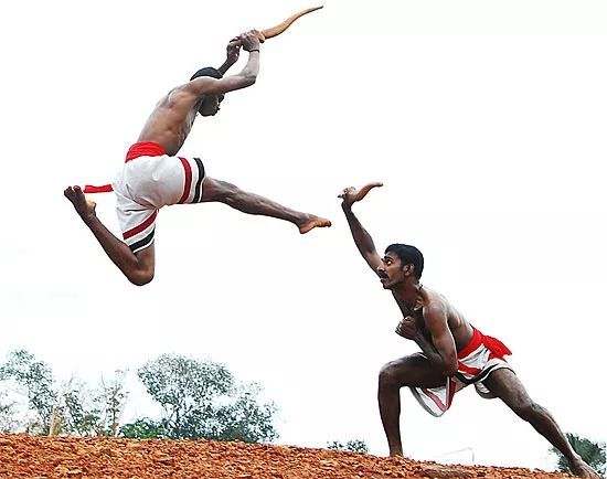 kalaripayattu,这个非常难读的单词其实是一种印度格斗术的名称.