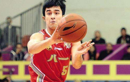 天赋不够,努力来凑,八一男篮努力担当—阿尔斯兰