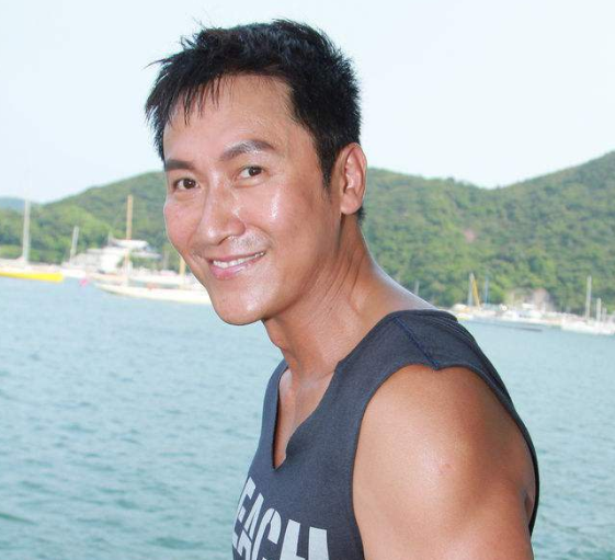 tvb"第一海拔"型男的儿子,长相高级混血风;身高已超185的老爸