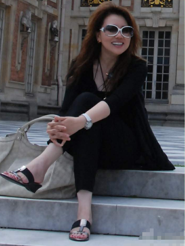 5年前,央视主持方静深陷"间谍门"客死他乡,为何至今仍没被放过?