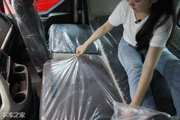 1米2宽大卧铺 副驾座椅可旋转 实拍柳汽乘龙h7 3 0载货车 腾讯新闻