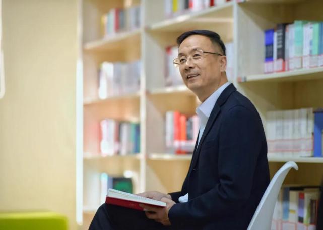 奔竞中的萧中不惧前路的行者专访萧山中学周斌校长