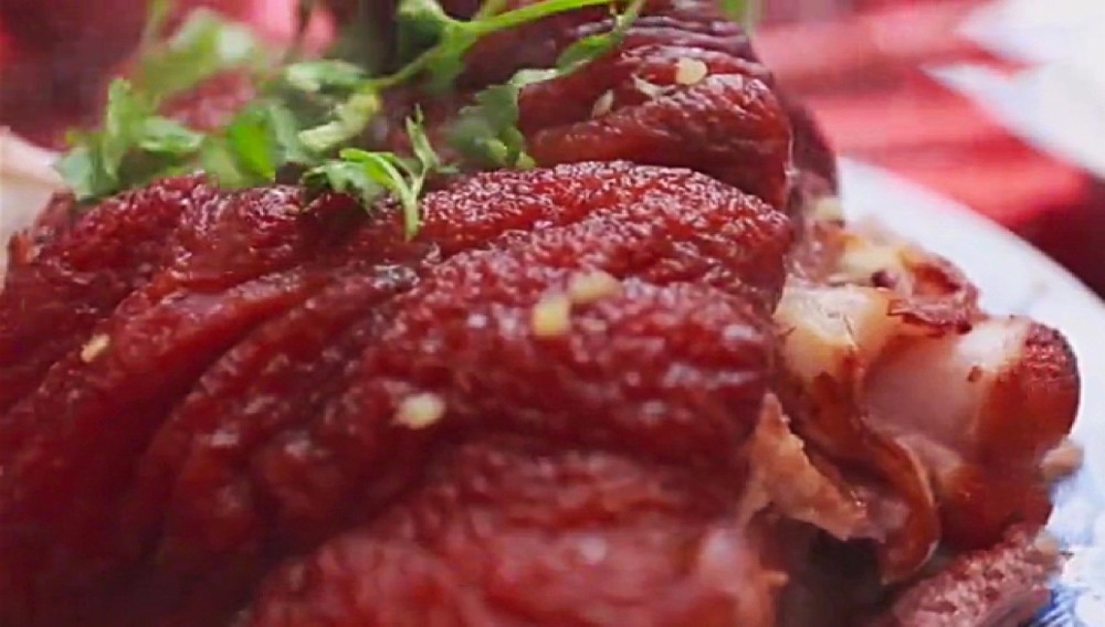 鲁山八碗八,素来多荤菜,肘子,排骨,扣肉不一而足,但肉食吃多了容易腻